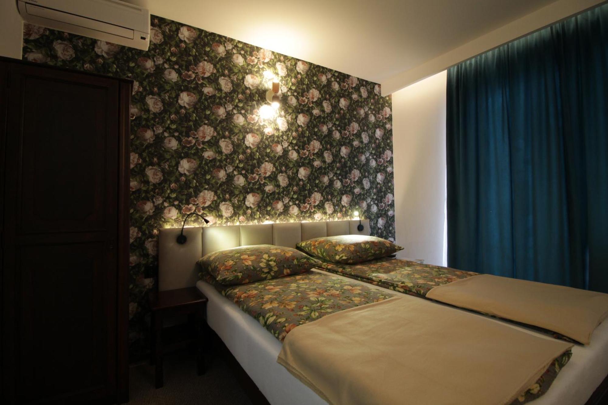 Motel Na Zbojeckiej Skawa Bagian luar foto